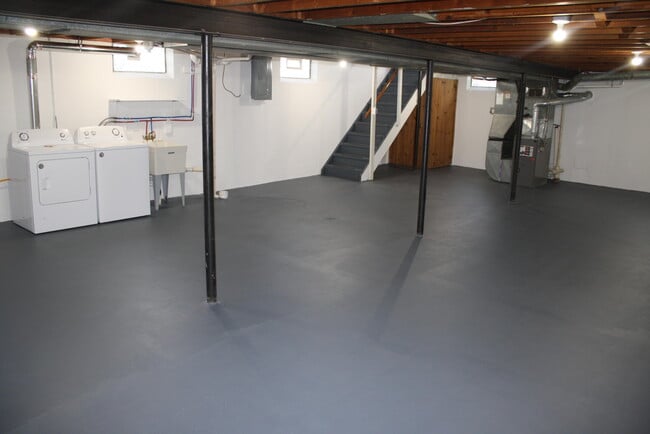 Building Photo - 264 Highland Dr