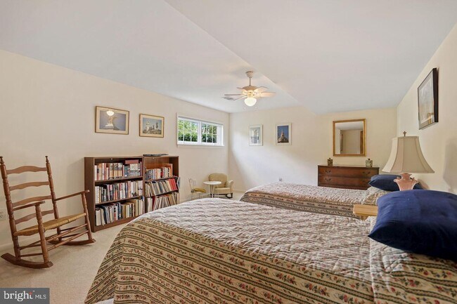 Building Photo - 6425 Noble Dr