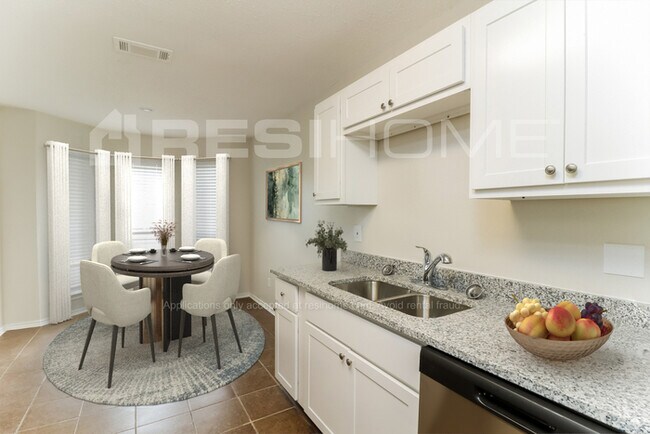 Building Photo - 108 Apache Trail