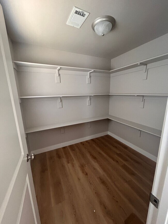 Building Photo - Spacious and remodeled country home close to town.