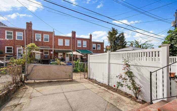 Building Photo - 1315 W 37th St