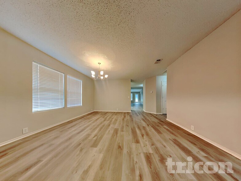 Building Photo - 4512 Merlot Dr