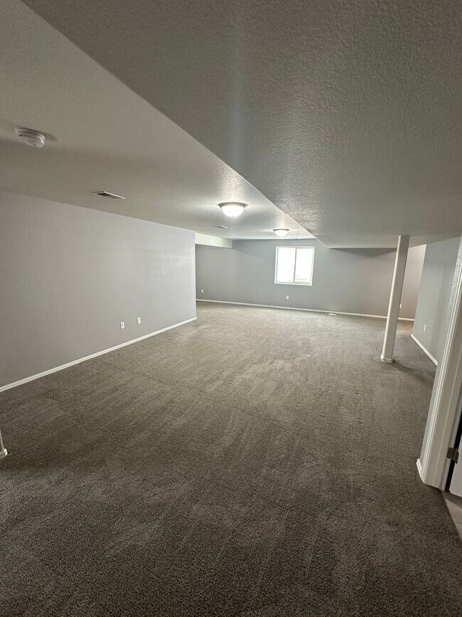 Building Photo - Beautiful 4bdrm Home In Severance