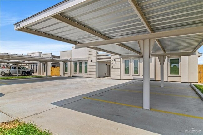 Building Photo - 1314 Beverly Ave