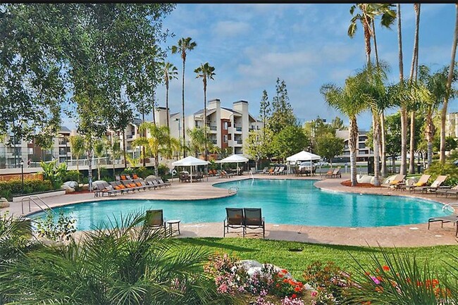 Resort style Pool - 5545 Canoga Ave