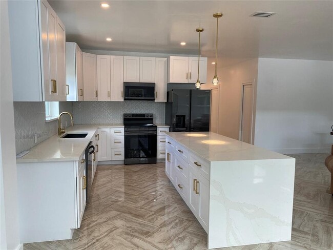 Building Photo - 31 Heathrow Ln