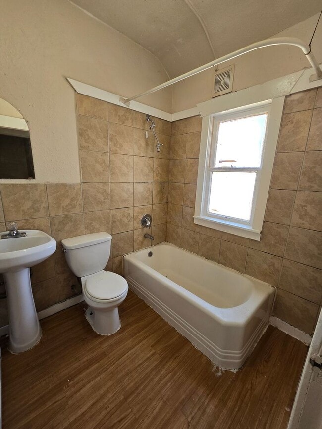 Building Photo - Central Spokane 4 BR/ 1 BA Home