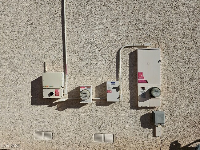 Building Photo - 3732 Shimmering Creek Ave