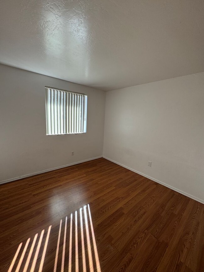 Building Photo - Charming 2 bedroom 1 bath