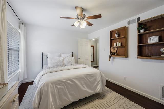 Building Photo - 9910 Royal Ln