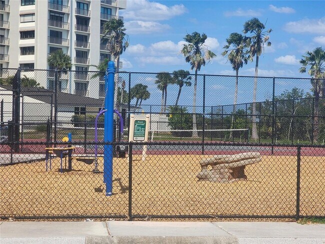 Building Photo - 240 Sand Key Estates Dr