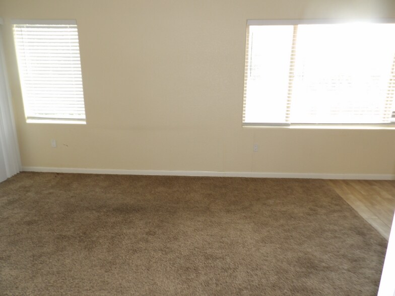 Building Photo - 430 W Pikes Peak Ave