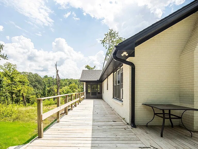 Building Photo - 7441 Walsh Rd