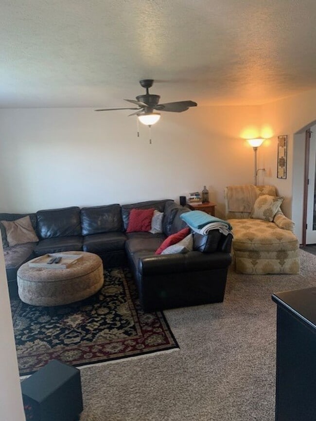 Building Photo - Lovely 3 bedroom 2 bath Post Falls Home!
