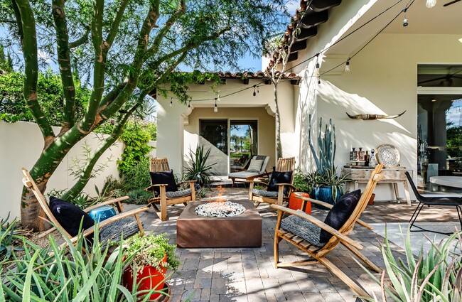 Building Photo - 56738 Palms Dr