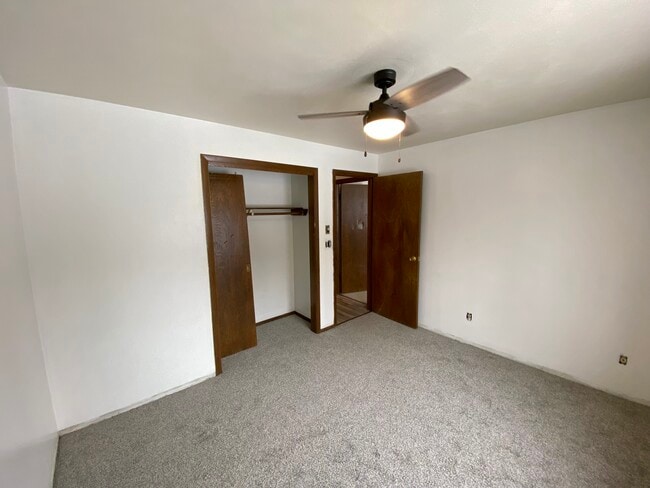 Building Photo - 207 Lakeview Ave