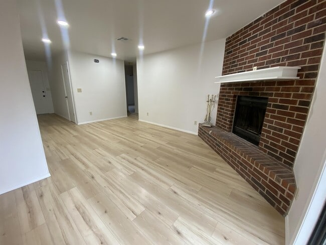 Building Photo - 804 Hawks Nest Dr