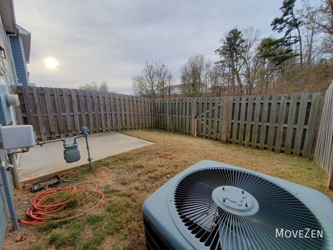 Building Photo - 203 Hartland Pl