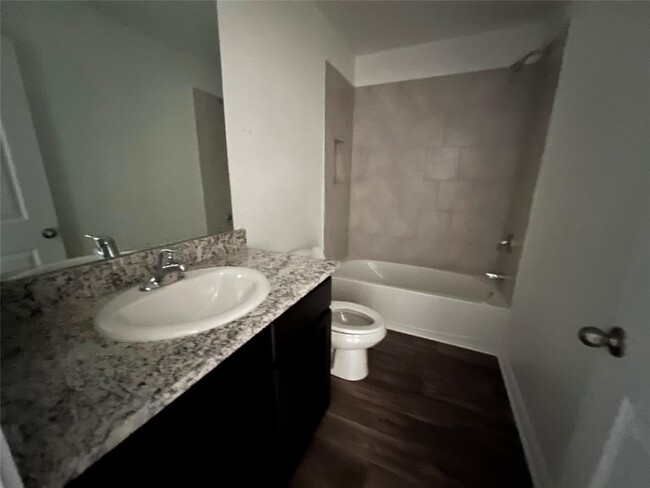 Building Photo - 509 Riverdale Dr