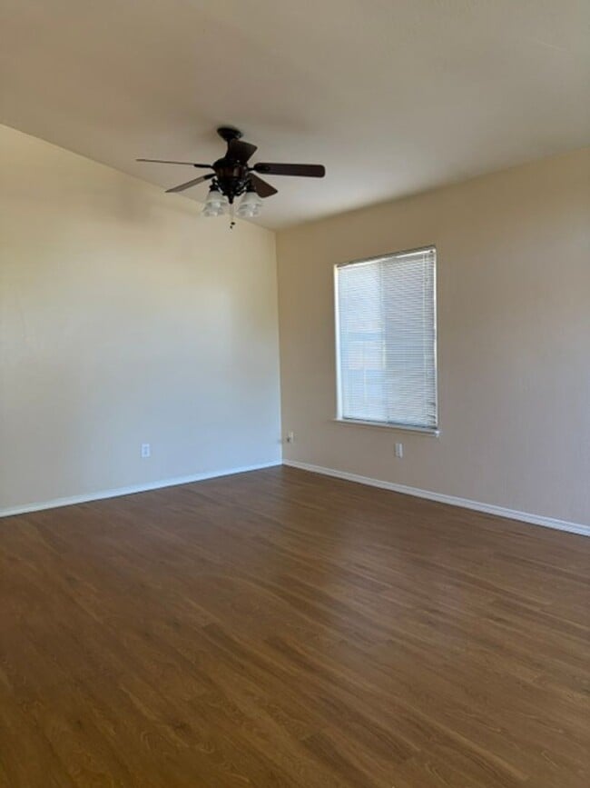 Building Photo - 8807 Rollingbay Dr