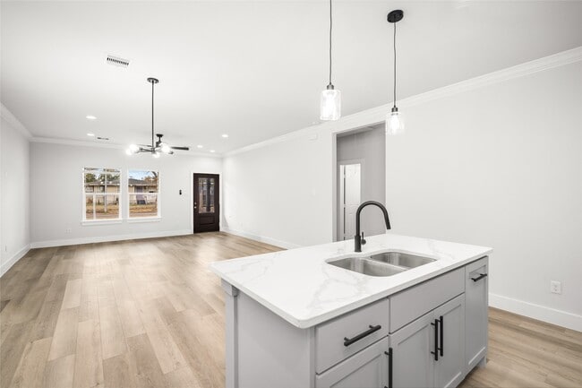 Building Photo - 8056 Meadowbrook Dr