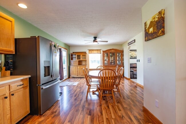 Building Photo - 650 Farmington Dr