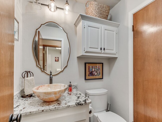 Building Photo - Fully Furnished Short Term Rental