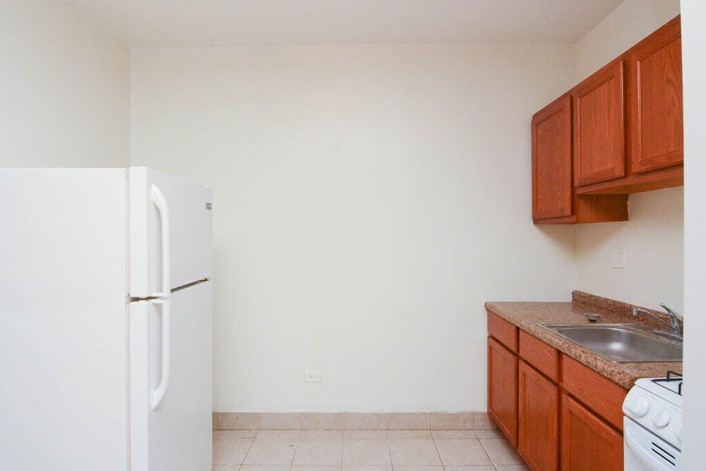 Building Photo - 4856 N Damen Ave