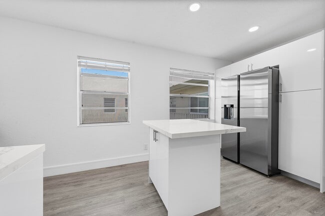 Building Photo - 511 Flanders K