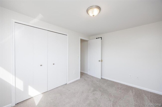 Building Photo - 1717 Nakota Rd