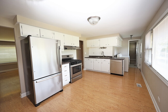 Building Photo - 122 Lela Ln