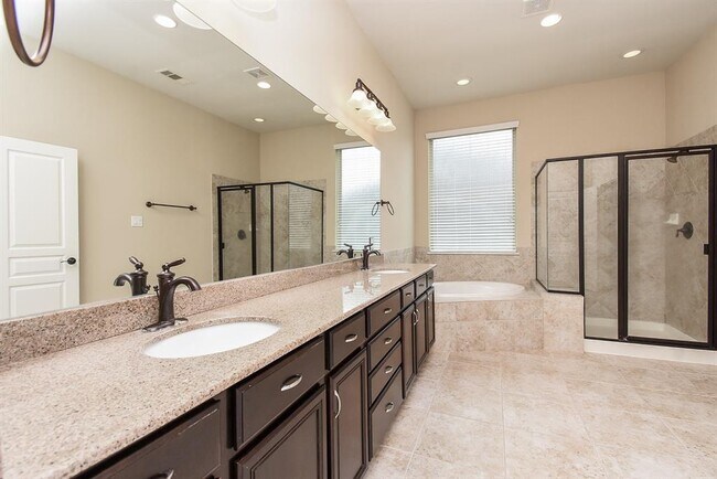 Building Photo - 25807 Somerset Meadows Ct