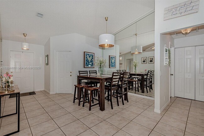 Building Photo - 1641 Zenith Way