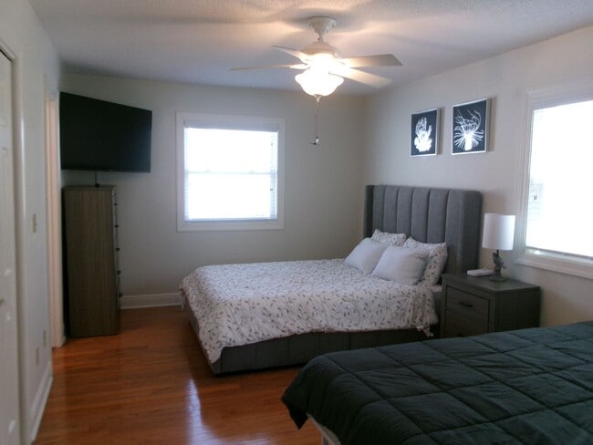 Building Photo - 3 bedroom raised beach home on Ocean Boule...