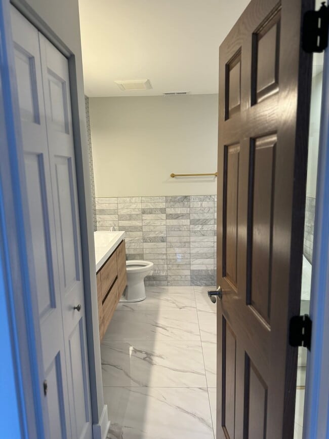 Building Photo - 2635 Loren Ln