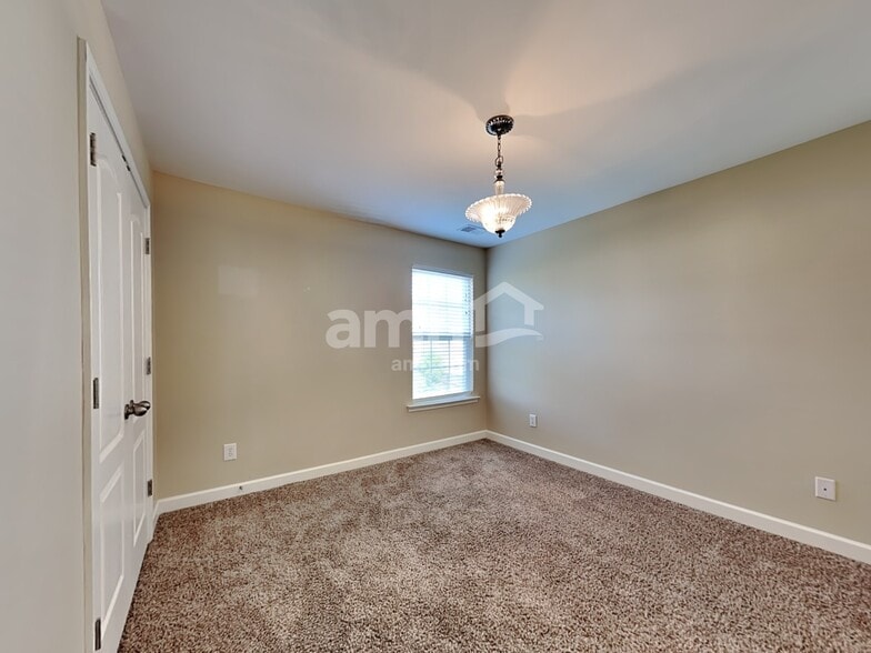 Building Photo - 117 Longford Dr