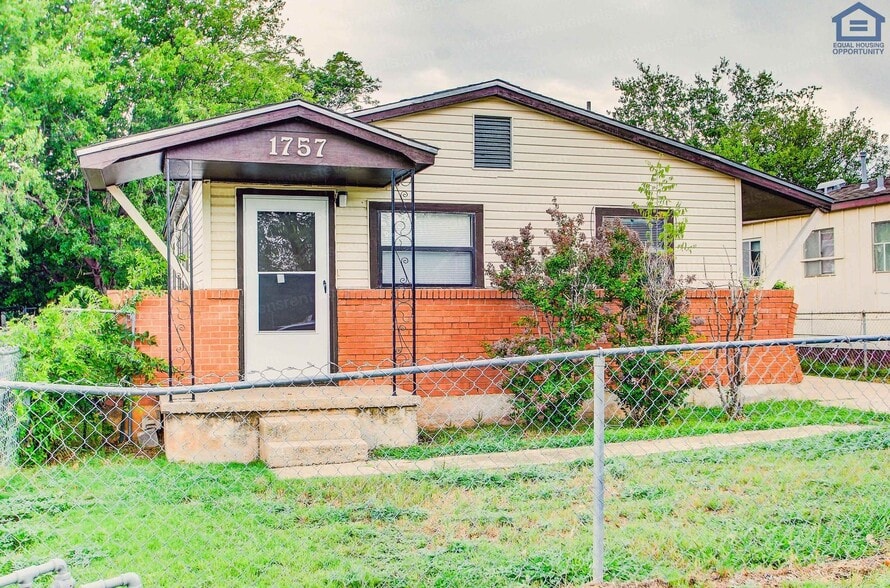 Building Photo - 1757 SW 13th St