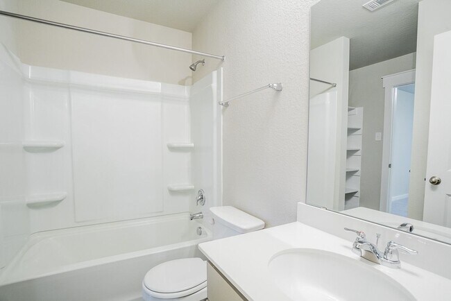 Building Photo - Lock-&-Leave Living in Pflugerville! 3BR T...