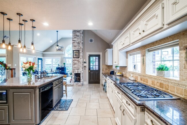 Building Photo - 7 Deer Lake Ct