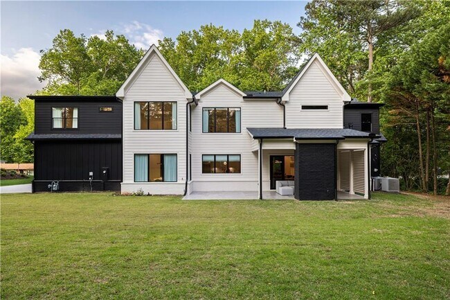 Building Photo - 2742 Winding Ln NE
