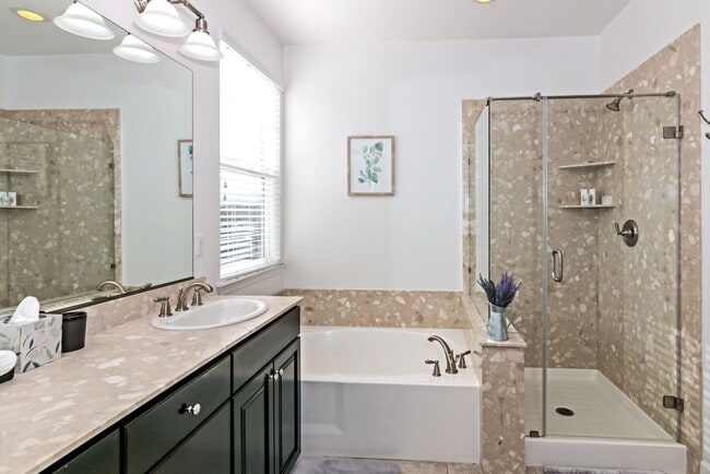 Building Photo - 10615 Brittany Park Dr