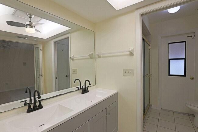 Building Photo - North Fort Myers Single Family Home AVAILABLE NOW