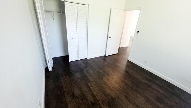 Building Photo - 135 Village Cir