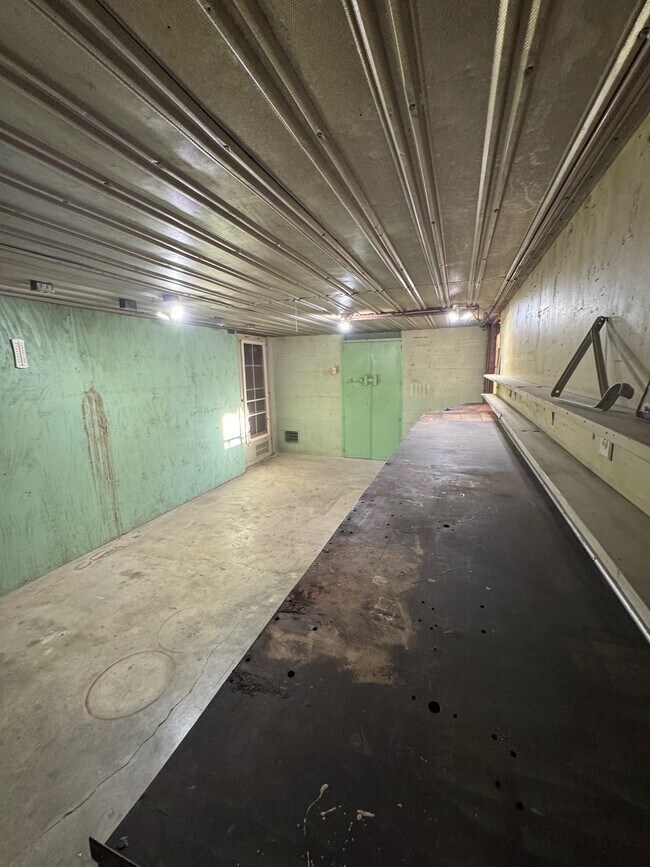 Building Photo - 2613 Southridge Dr