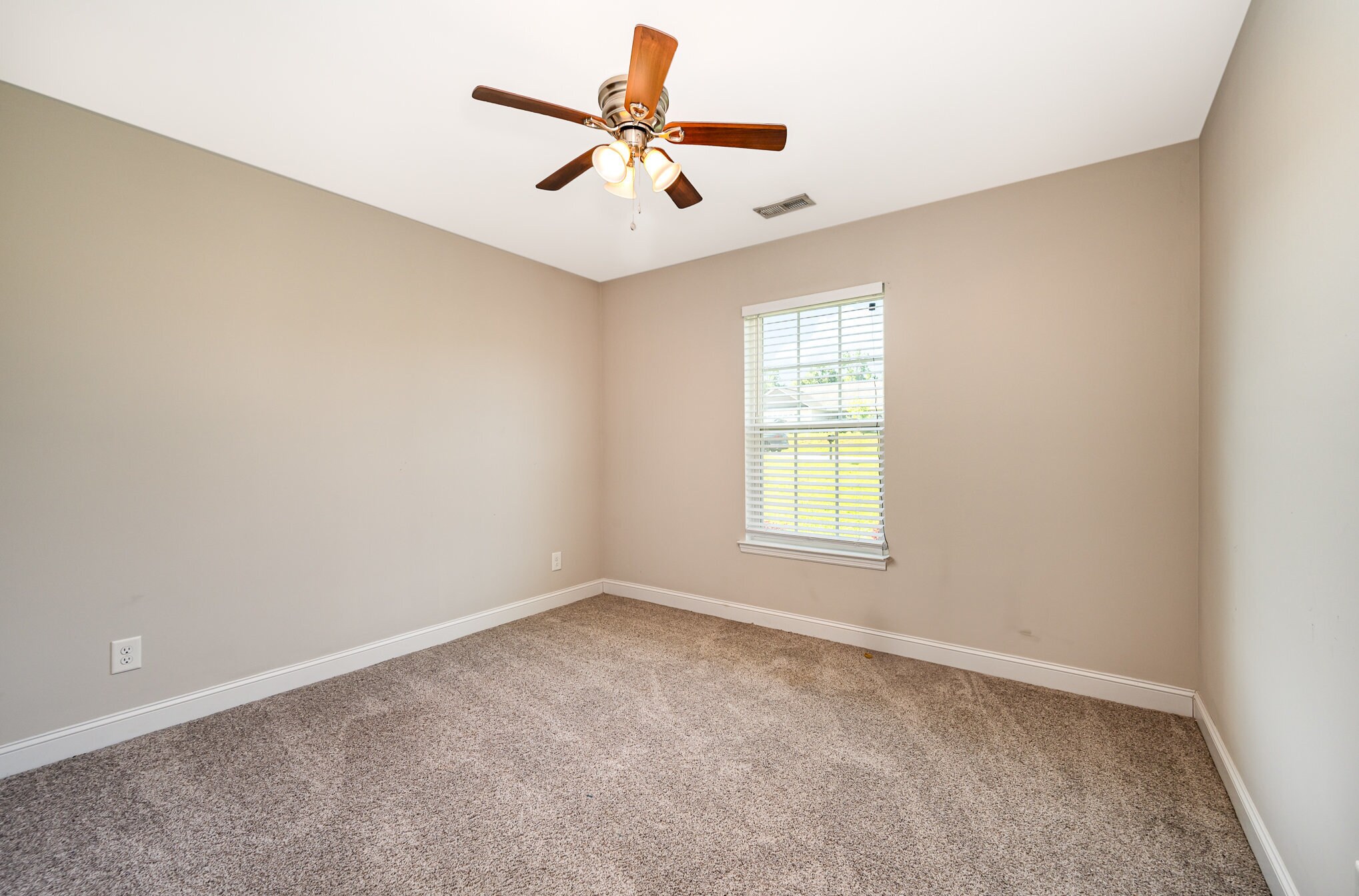 Building Photo - 3200 Silver Fox Cir