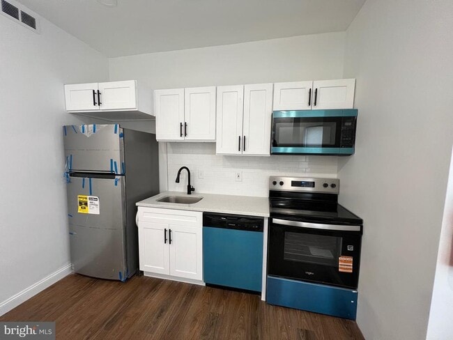 Building Photo - 2145 Elkins Ave