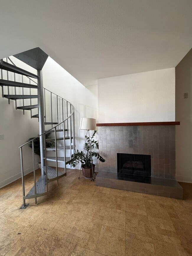 Building Photo - Hollywood Luxury 2 Bed Condo!