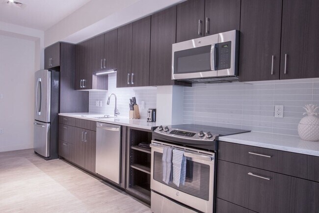 Building Photo - 900 Beacon St