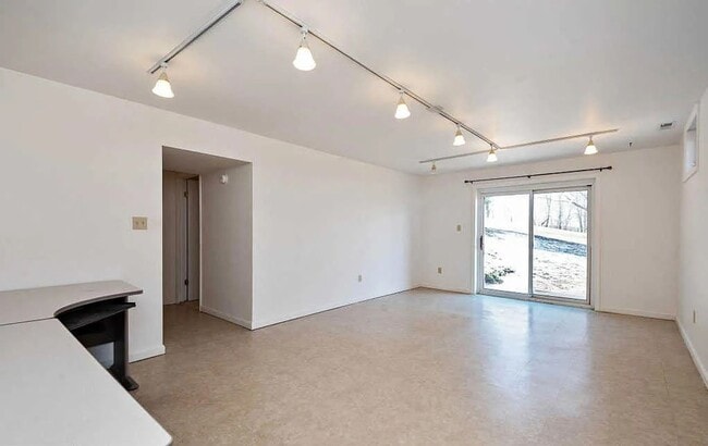 Building Photo - Single Family Home in Established Green Valley community available March 1st!