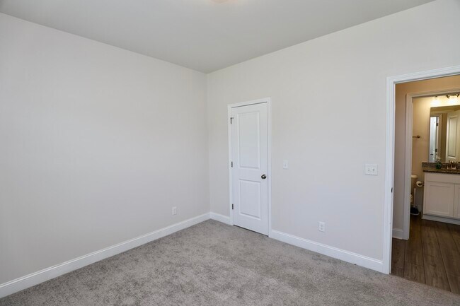 Building Photo - 870 Curlew Cir